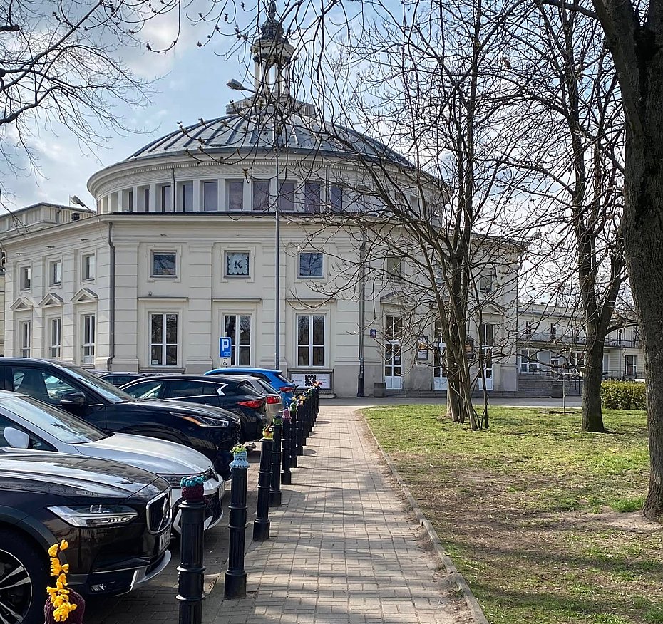 Komedia czy dramat z parkowaniem pod teatrem?
