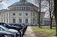 Komedia czy dramat z parkowaniem pod teatrem?